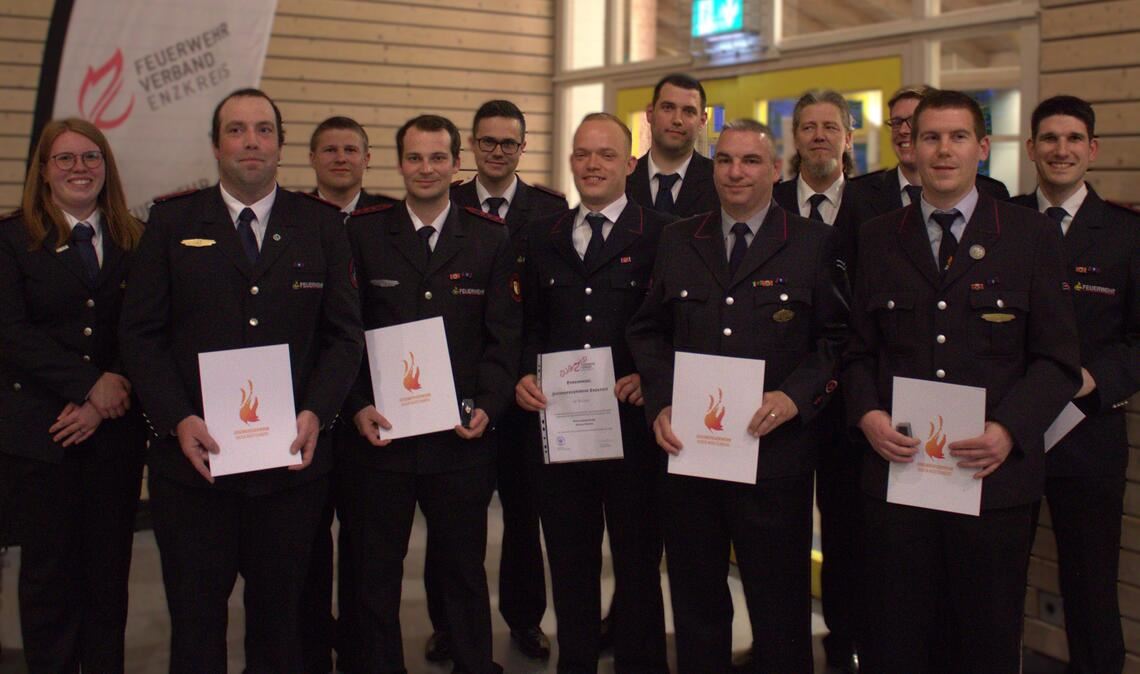 Geehrt für ehrenamtliches Engagement bei der Freiwilligen Feuerwehr. Foto: Gießler