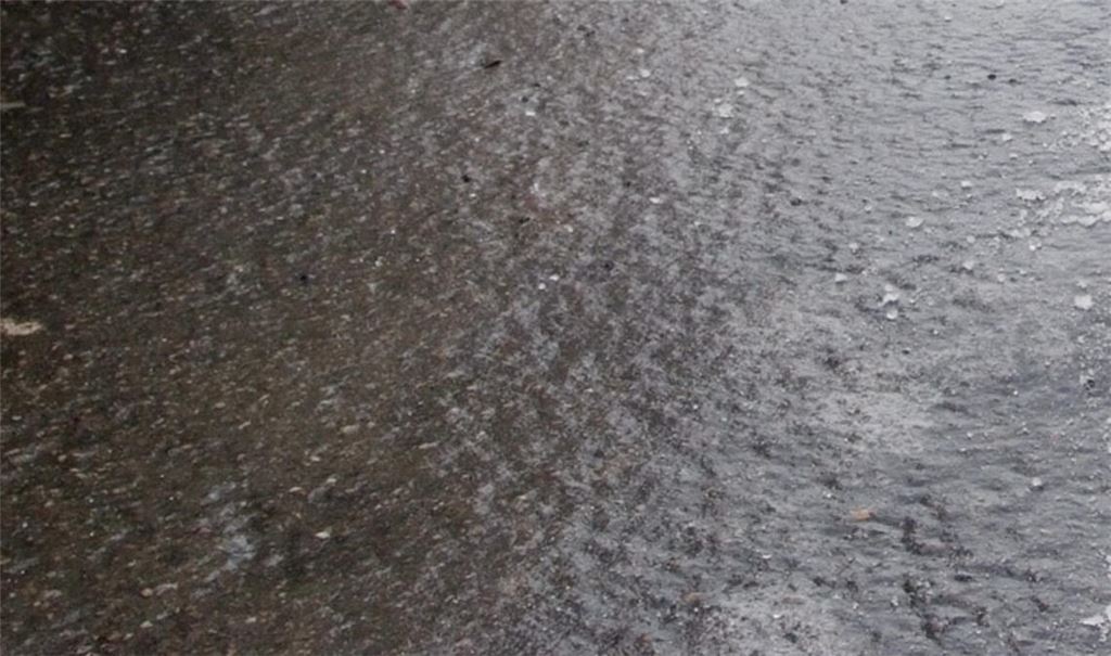 Gefährliche Eisschicht: Auf glattem Untergrund ereignen sich am Mittwochmorgen zahlreiche Unfälle. Foto: Archiv/Fotomoment