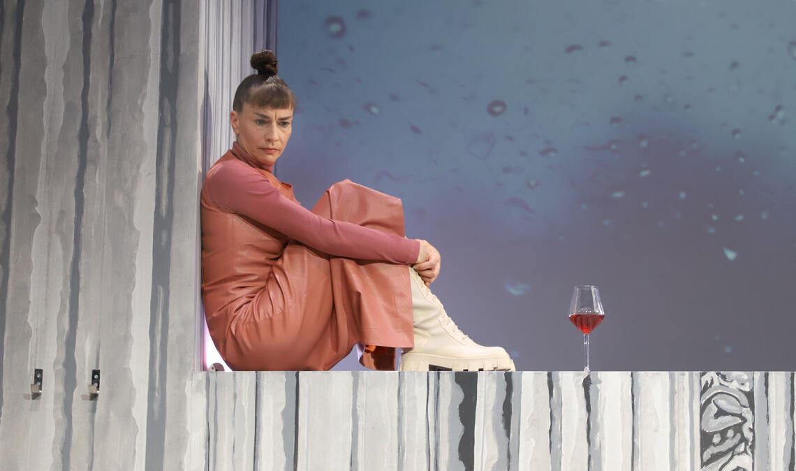 Gefangen in einer unwirtlichen und bedrohlichen Welt. Foto: Theater Pforzheim/Haymann