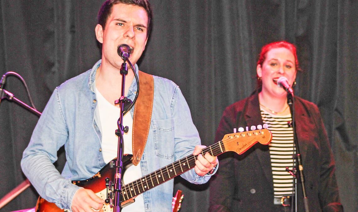 Gefeierter Auftritt im ProZwo: Luke Schüßler und Selina Sophie Vierling. Foto: Gießler