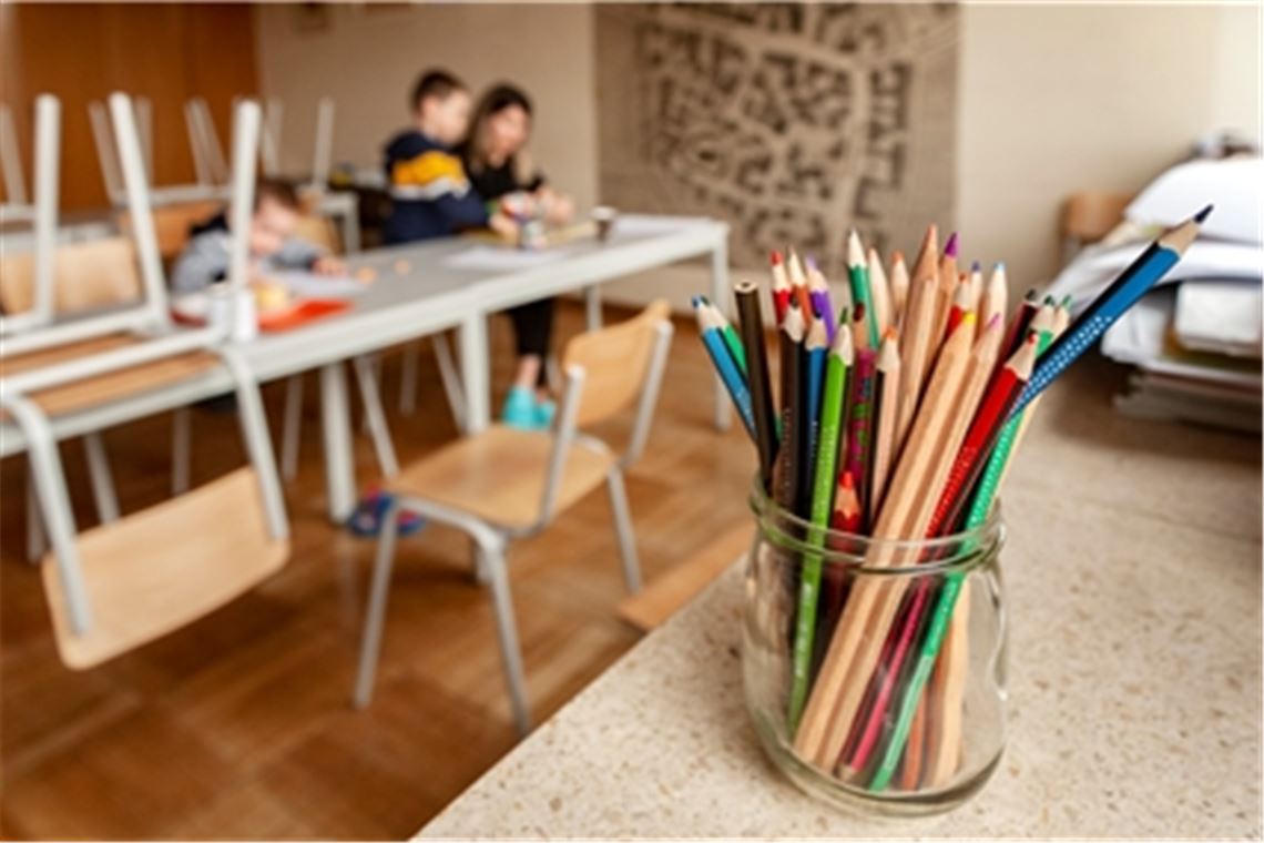 Geflüchtete ukrainische Kinder, hier in der Kerschensteiner Halle, werden in Lienzingen seit 1. Juni drei Stunden pro Woche von einer bezahlten Fachkraft betreut. Foto: Archiv