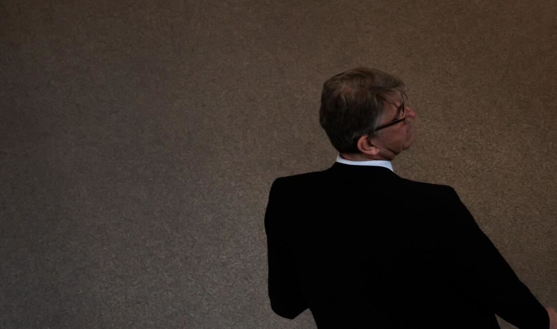 Gegen Äußerungen von Kulturstaatsminister Wolfram Weimer mit Blick auf den Deutschen Buchhandlungspreis geht ein Buchladen nun gerichtlich vor. (Archivbild)