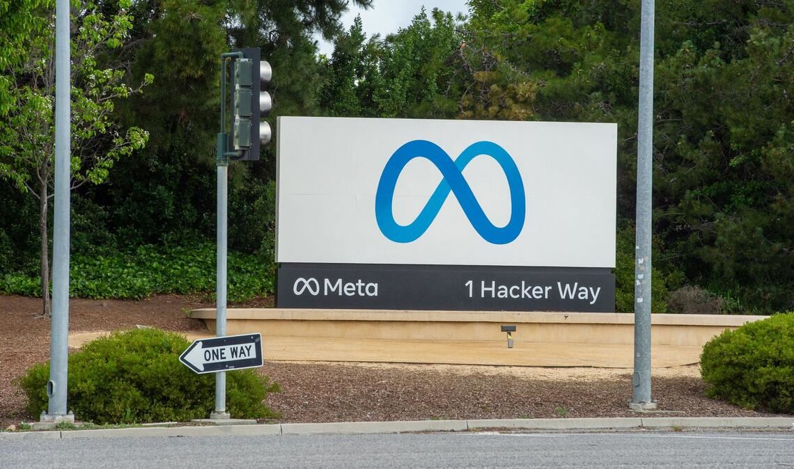 Gegen Meta gibt es eine ganze Reihe von Klagen, nun fiel ein erstes Urteil dazu. (Archivbild)