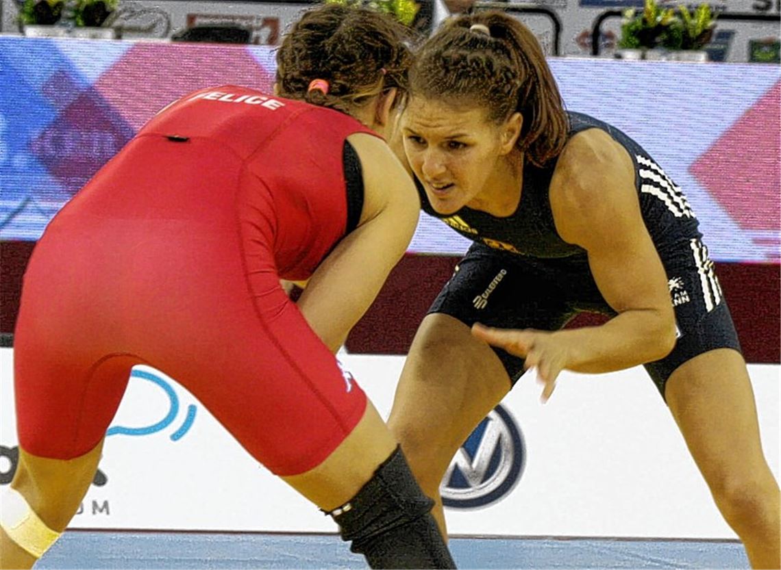 Gegen Silvia Felice führt Jaqueline Schellin (re.) bereits mit 5:0 Punkten, doch dann holt die Italienerin auf und gewinnt den Kampf. Foto: Richter