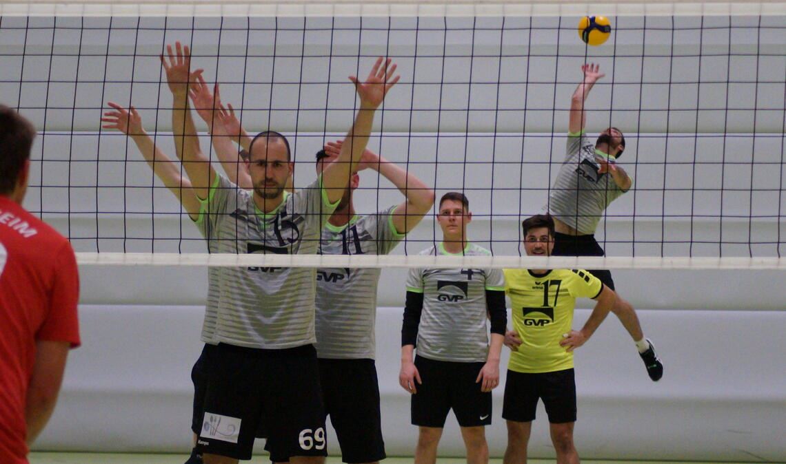 Gegen den TV Eppelheim überzeugen die Ötisheimer Herren. Nun stehen für die Aufsteiger im Kampf um den Klassenverbleib noch zwei Spiele an.Fotos: Heugel