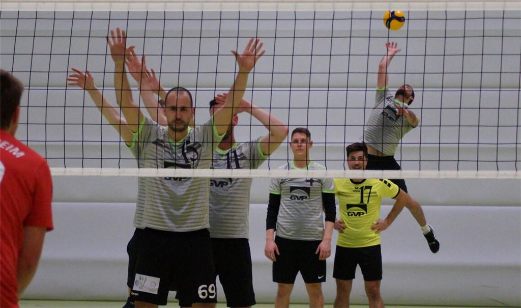 Gegen den TV Eppelheim überzeugen die Ötisheimer Herren. Nun stehen für die Aufsteiger im Kampf um den Klassenverbleib noch zwei Spiele an.Fotos: Heugel