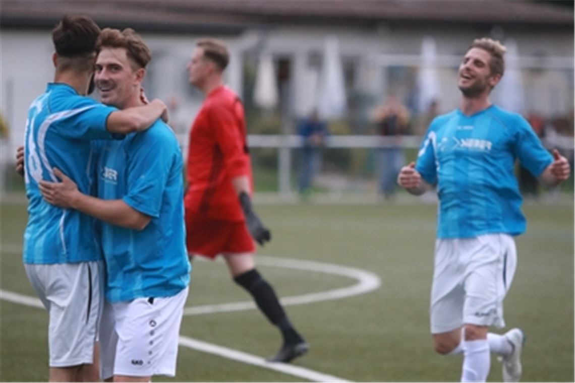 Gegen den damaligen Spitzenreiter Aldingen durften die Lomersheimer im Oktober viermal jubeln. Archivfoto: Huber