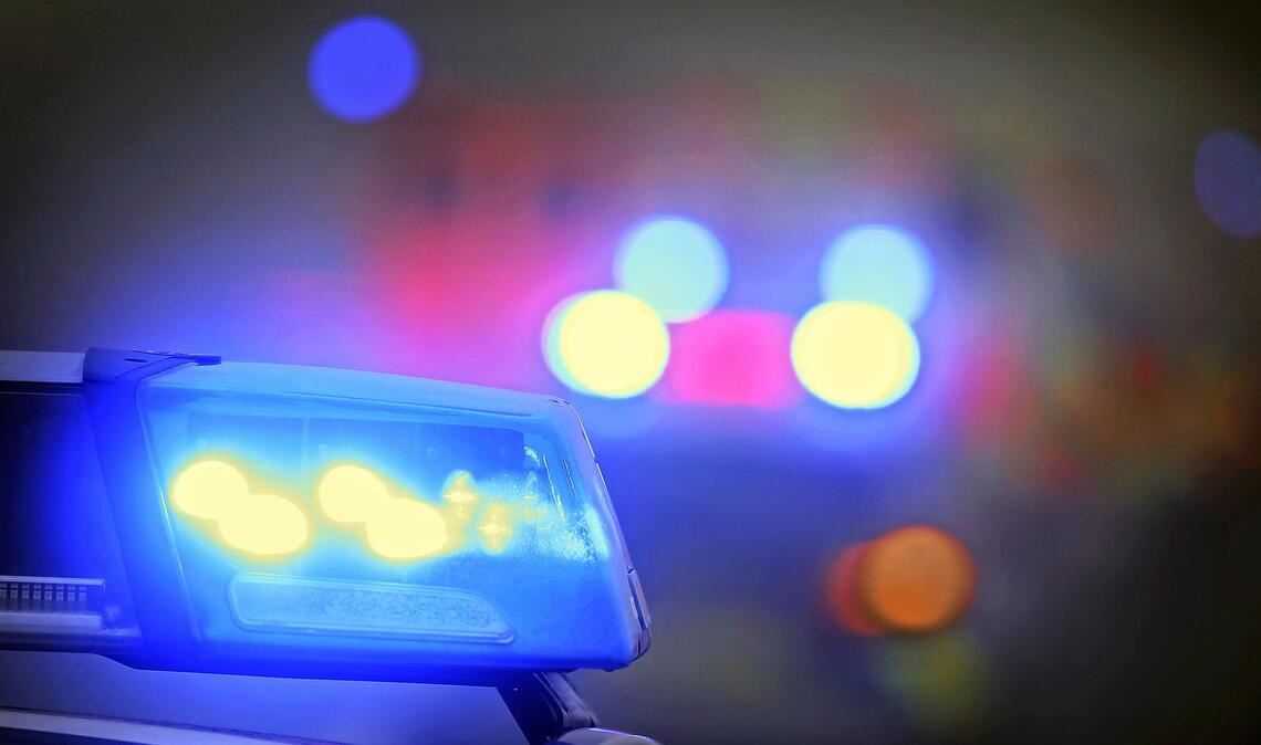 Gegen die Dame wird wegen Straßenverkehrsgefährdung ermittelt (Symbolbild).