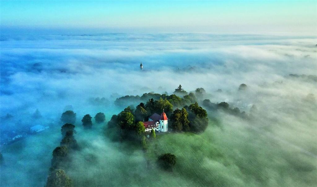 Geheimnisvoll und still: Heiligen Kreuz Kirche in Bad Wurzach