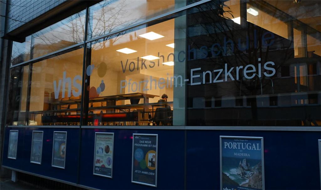 Gehen in der Vhs bald die Lichter aus? Der Enzkreis stemmt sich gegen den Ausgleich des laufenden Defizits. Foto: Bott