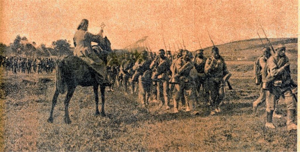 Geistliche aller Konfessionen haben versucht, ihren Teil dazu beizutragen, dass Soldaten mit Begeisterung aufs Schlachtfeld ziehen. Dieses Bild zeigt eine Segnung. Fotos: privat