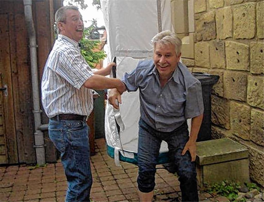 Gelandet: Helmut Kesselbach (re.).