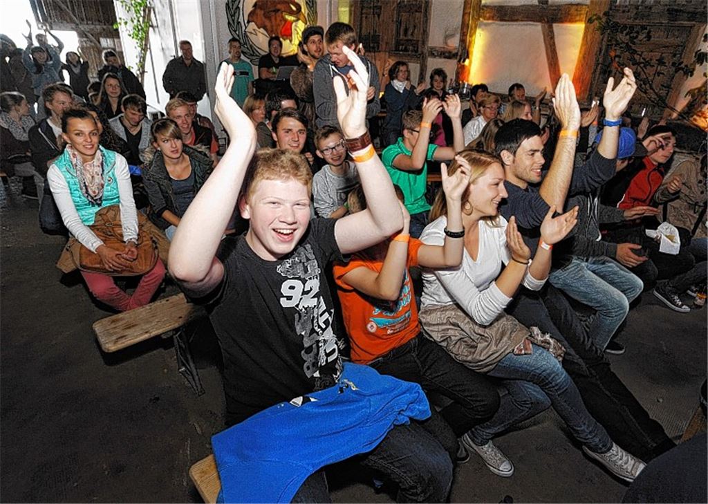 Gelungene Premiere: Bei den jungen Besuchern kommt das erste Großglattbacher Kelterkonzert gut an.