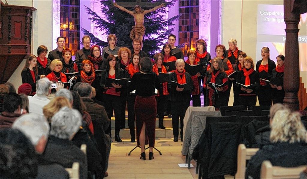 Gelungene Premiere: Der Gospelchor Knittlingen bestreitet seinen ersten großen öffentlichen Auftritt in der St. Leonhardskirche Knittlingen. 