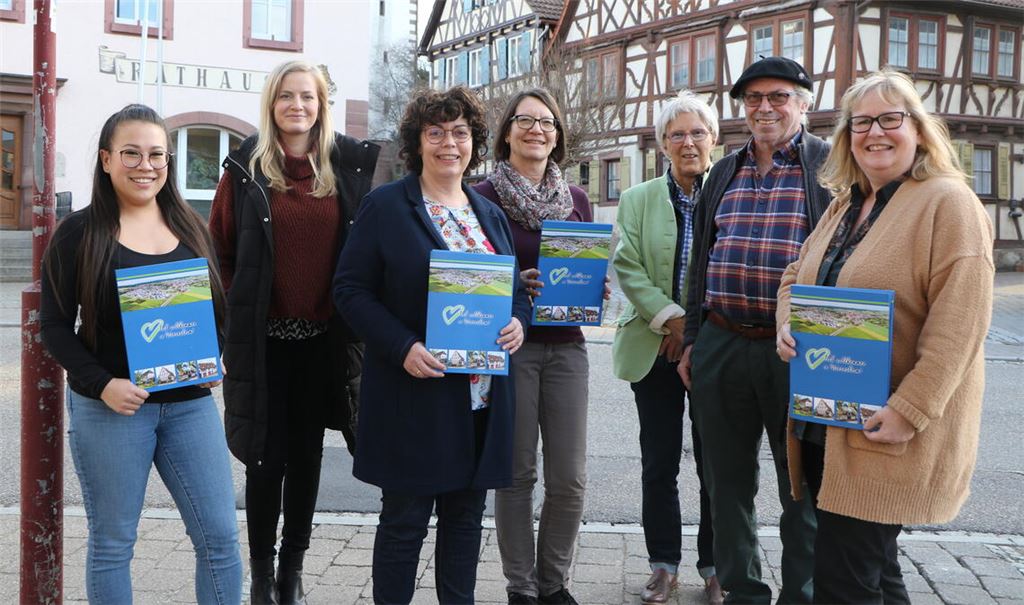 Gemeinsam für Wiernsheim, die Ortsteile und künftige Neubürger: Sophie Shum (v.li.), Saskia Tsirogiannis, Christine Bauer, Sonja Porth, Ilse Beuchle, Eberhard Rivoir und Nicole Bossert. Foto: Deeg