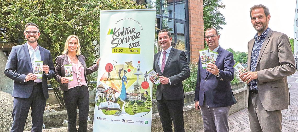 Kulturelle Klammer verbindet die Region Gemeinsam für den Kultursommer aktiv: OB Peter Boch, Monika Schweickert und Klaus Mack (Regionalverband), OB Frank Schneider und Landrat Bastian Rosenau. Foto: Wewoda