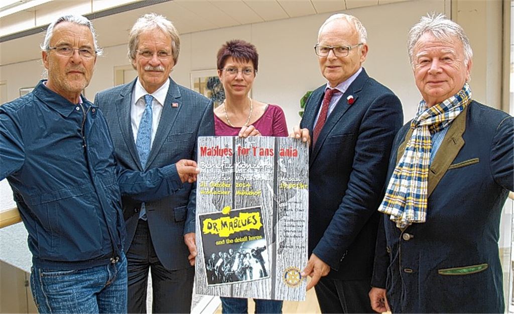 Gemeinsam für die gute Sache (v. re.): Jörg Schweizer, Karl Röckinger, Angela Gewiese, Jürgen Meeh und Kurt Tassotti werben für das Konzert Ende Oktober im Mühlehof.
