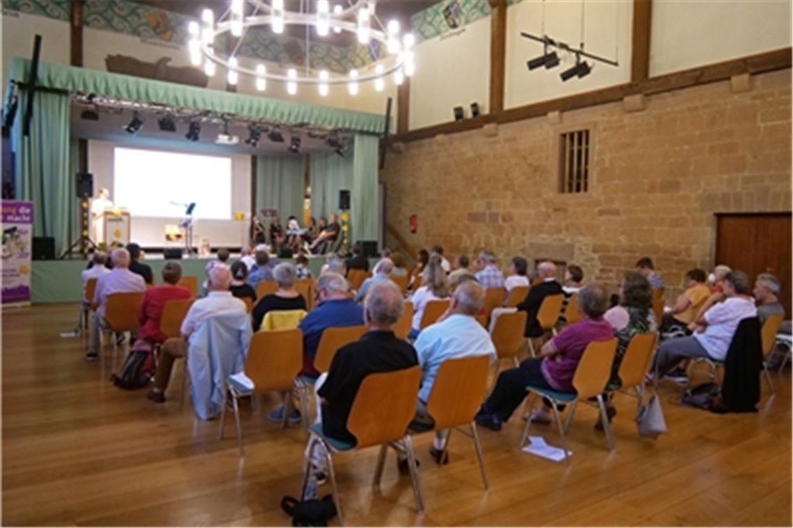 Gemeinsam mit vielen Gästen feiert das evangelische Bildungswerk im Kirchenbezirk Mühlacker sein 50-Jahr-Jubiläum in der Stadthalle Maulbronn. Foto: Friedrich