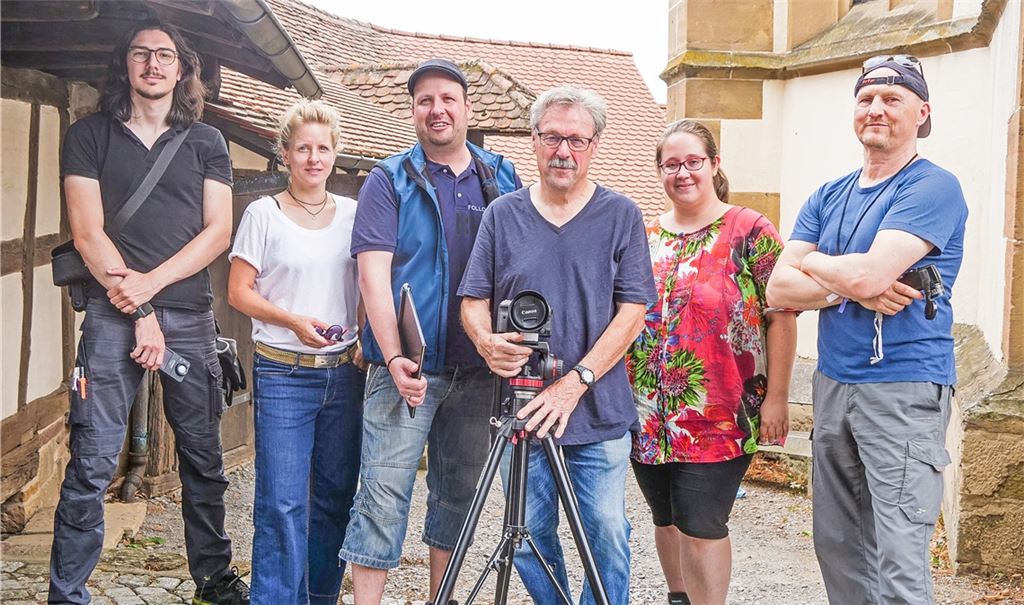 Gemeinsam wollen sie das Lienzinger Filmprojekt, das ein wenig in der Sackgasse gelandet ist, professionalisieren und vorantreiben (v. li.): Dominik Haberstock, Cecilia Kramer, Marco Kozlowski, Roland Straub, Linda Bockmeyer und Marcus Schwemin. Foto: Friedrich