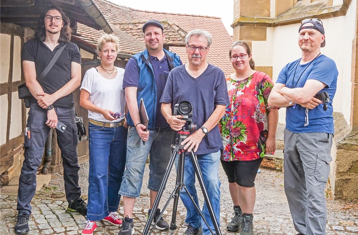 Gemeinsam wollen sie das Lienzinger Filmprojekt, das ein wenig in der Sackgasse gelandet ist, professionalisieren und vorantreiben (v. li.): Dominik Haberstock, Cecilia Kramer, Marco Kozlowski, Roland Straub, Linda Bockmeyer und Marcus Schwemin. Fotos: Friedrich