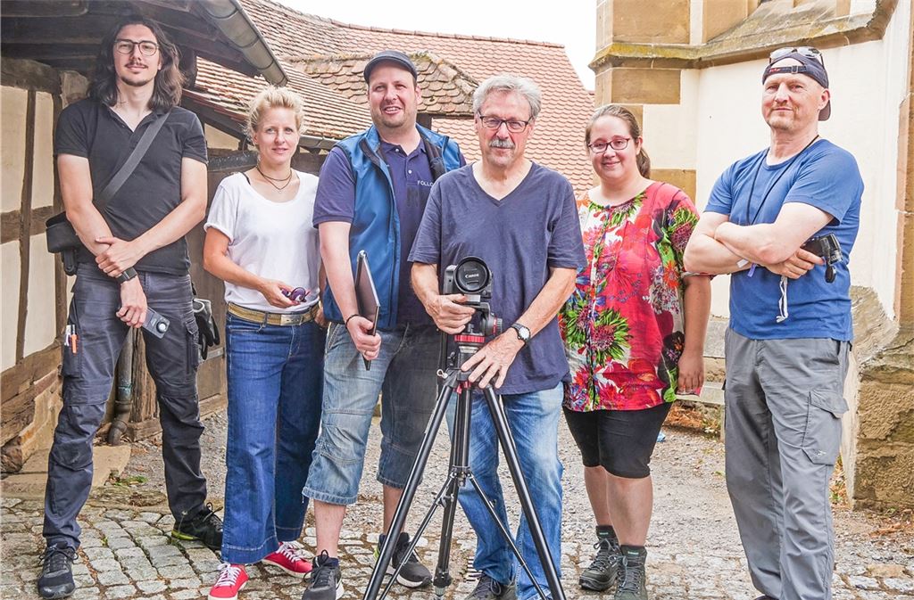 Gemeinsam wollen sie das Lienzinger Filmprojekt, das ein wenig in der Sackgasse gelandet ist, professionalisieren und vorantreiben (v. li.): Dominik Haberstock, Cecilia Kramer, Marco Kozlowski, Roland Straub, Linda Bockmeyer und Marcus Schwemin. Fotos: Friedrich