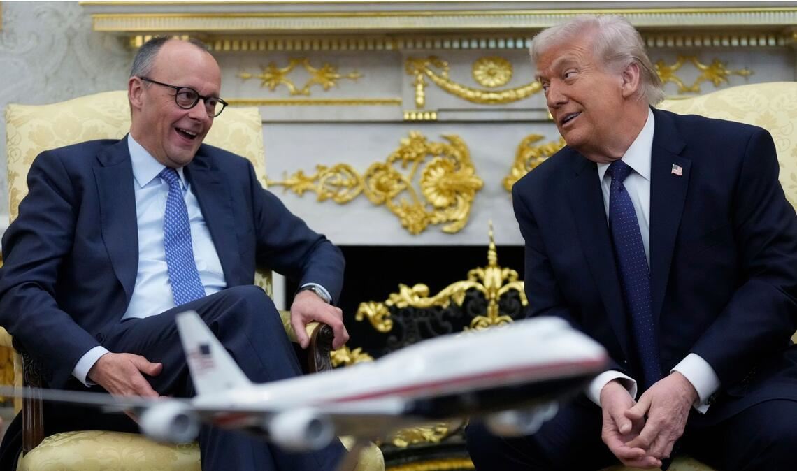 Gemeinsamer Auftritt im Oval Office: Kanzler Friedrich Merz (li.) war am Dienstag zu Besuch bei Präsident Donald Trump.