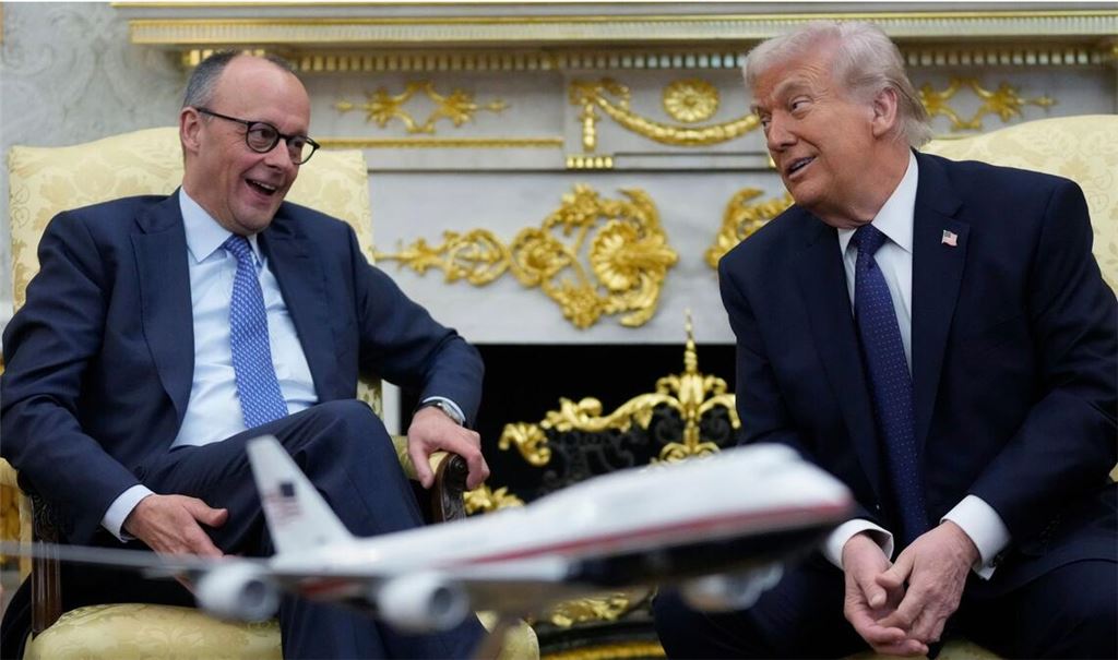 Gemeinsamer Auftritt im Oval Office: Kanzler Friedrich Merz (li.) war am Dienstag zu Besuch bei Präsident Donald Trump.