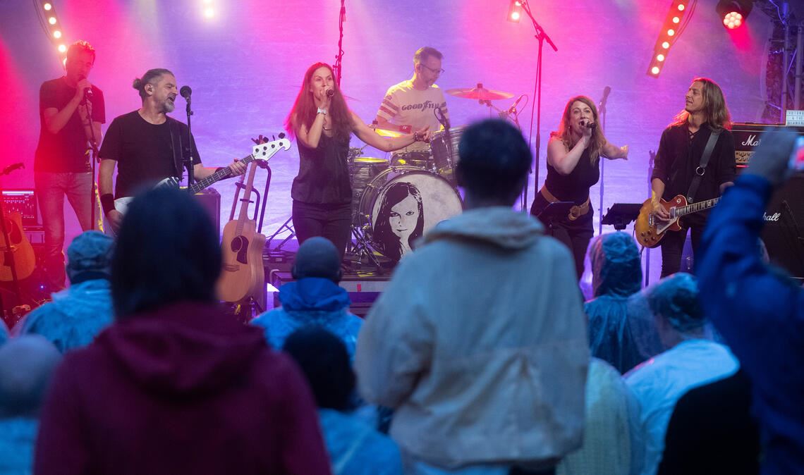 Gemeinsamer Auftritt von „Blindside“ und „Diana & The Diamonds“. Foto: Fotomoment