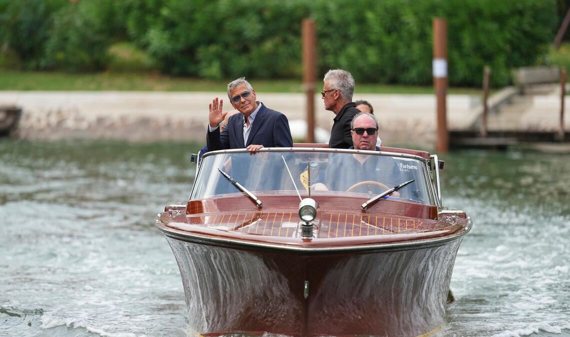 George Clooney am Mittwoch bei der Ankunft im Wassertaxi.