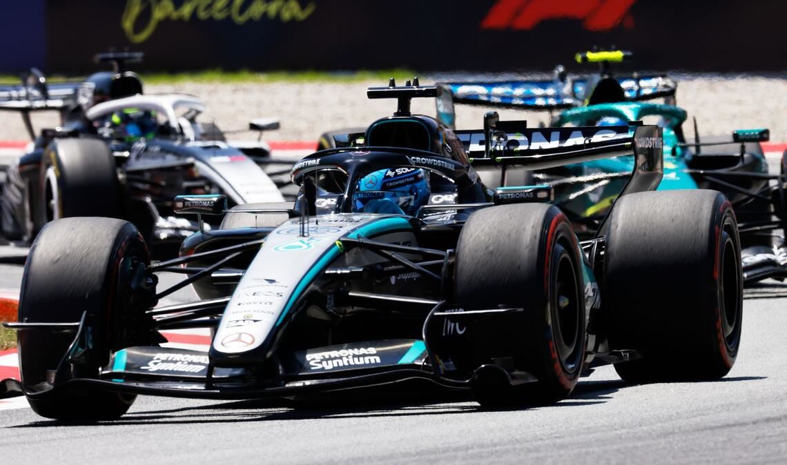 George Russell holt sich in Spanien die Pole Position.