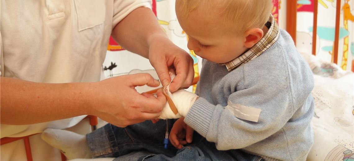 Gerade für junge und sehr junge Patienten ist die hausärztliche Versorgungslage in der Umgebung angespannt. Symbolbild: AdobeStock/lisalucia
