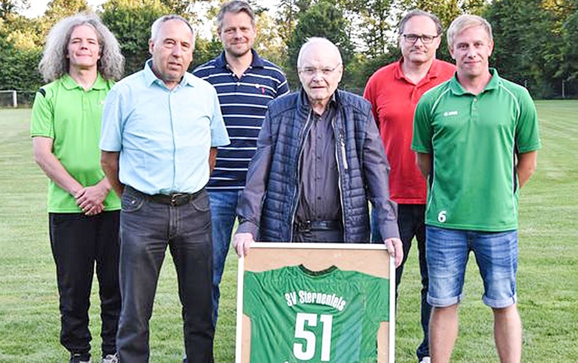 Gerd Baumann wird nach 51 Jahren als Pressewart des SVS verabschiedet. Foto: privat