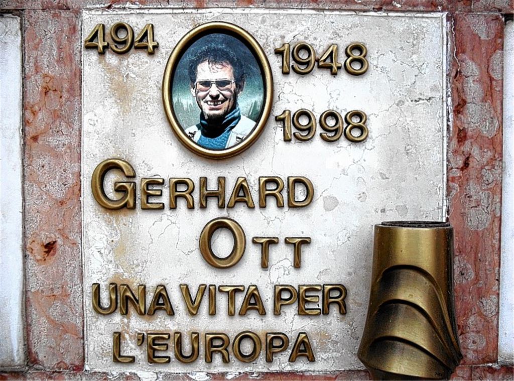Gerhard Ott wurde auf dem Friedhof Santa Croce beigesetzt.