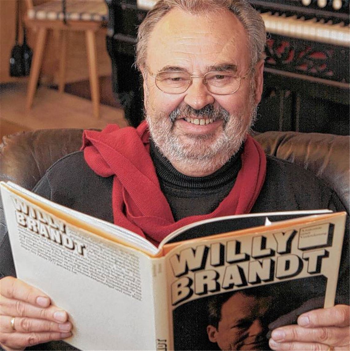 Gerhard Schollenberger ist Träger der Willy-Brandt-Medaille für Verdienste in der SPD. 