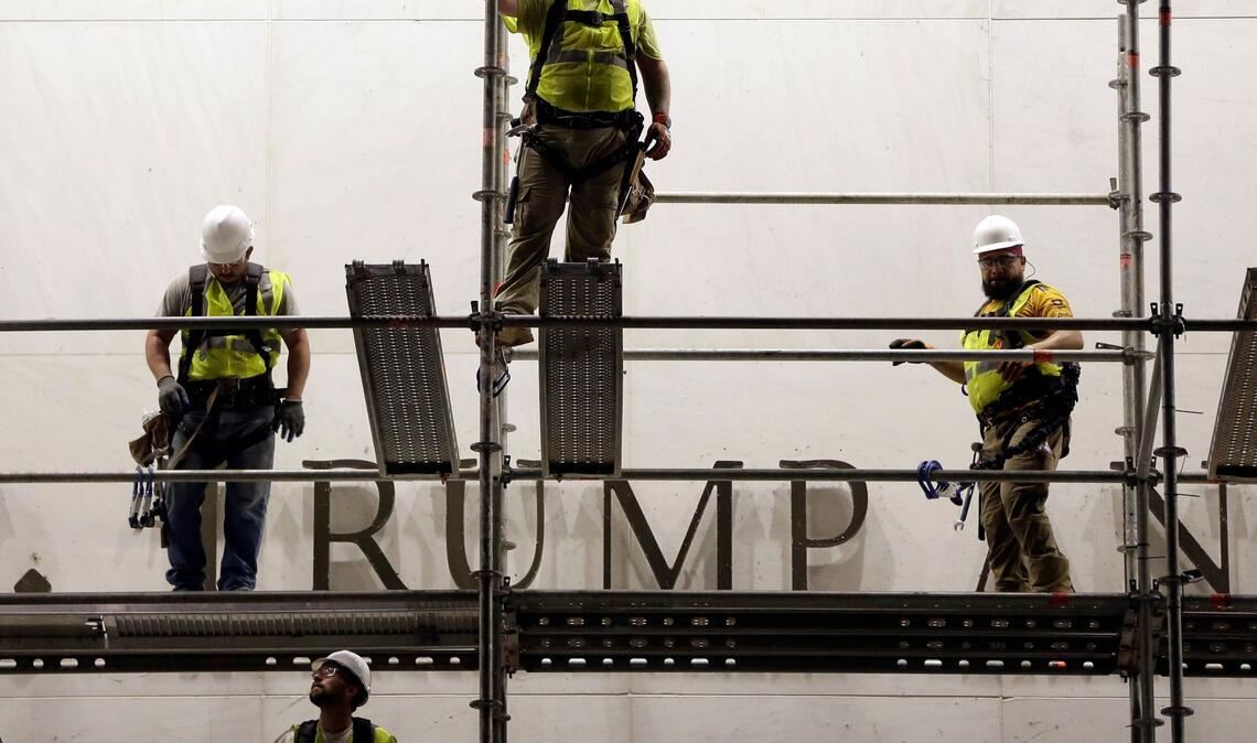 Gerichtsbeschluss: Kennedy Center muss „Trump“ vom Gebäude entfernen