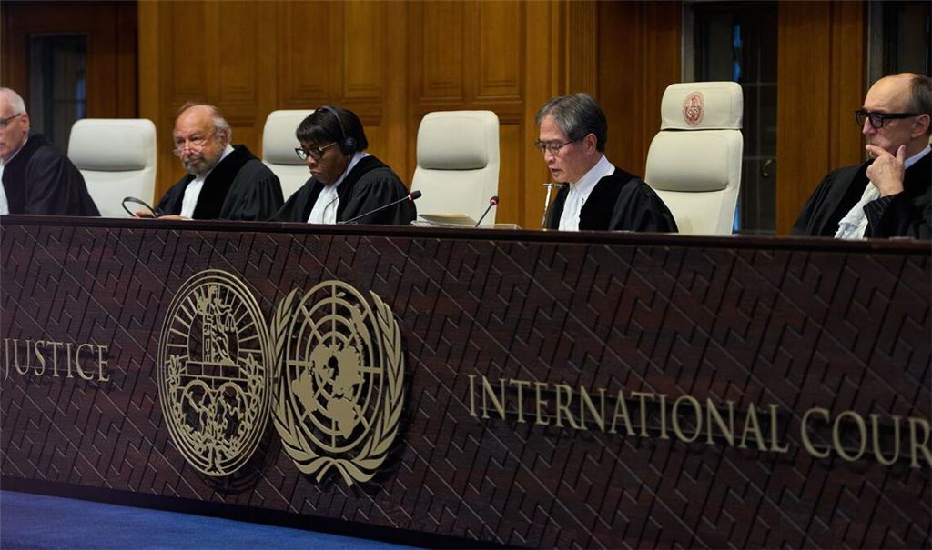 Gerichtspräsident Yuji Iwasawa (2. v. r.) ermahnte Israel unter anderem, "das Verbot des Aushungerns von Zivilisten als Methode der Kriegsführung zu respektieren".