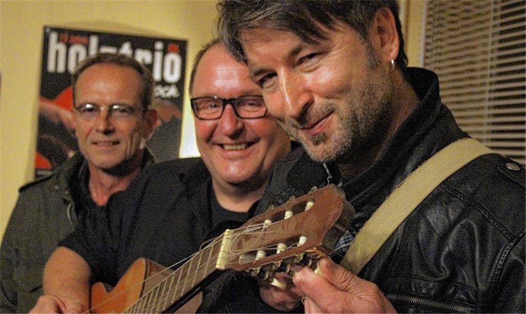 Gerissene Gitarrensaiten sind beim Holztrio um die Musiker Manfred „Manne“ Wirth (v. li.), Harry Klenk und Frank Schmidt keine Seltenheit. 