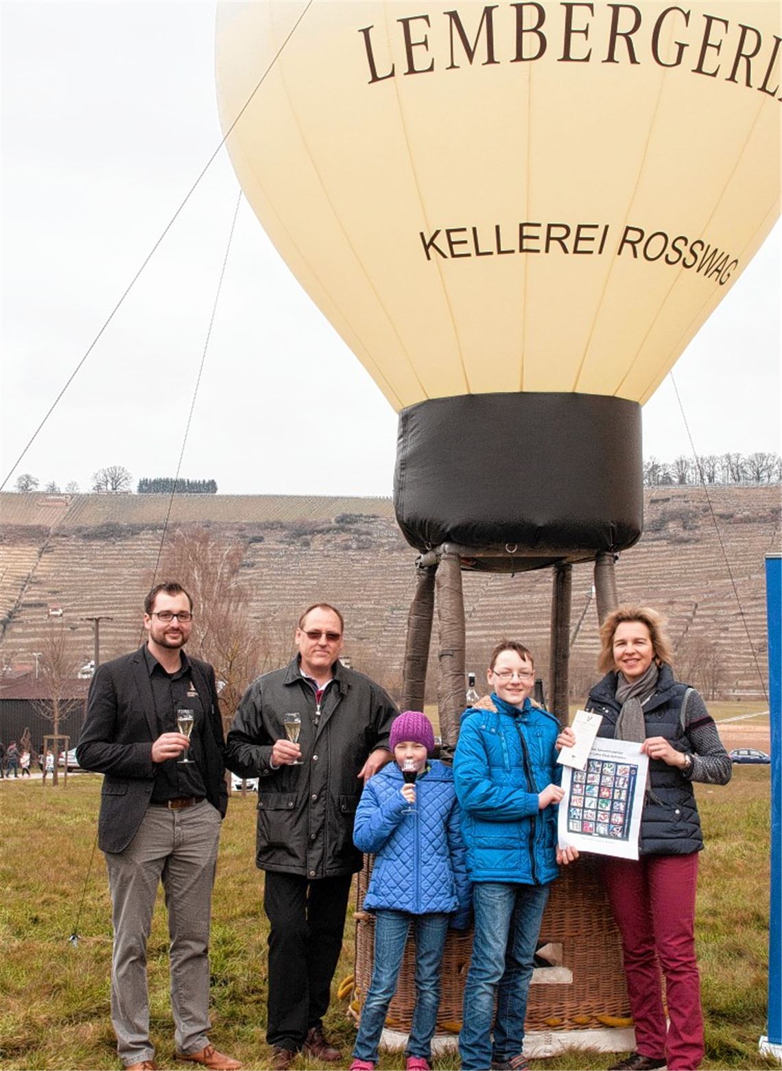 Geschäftsführer Christian Kaiser (v.li.), Harald Veile, Alesa Veile, Lukas Veile und Lions-Club-Vertreterin Sandra Sailer.