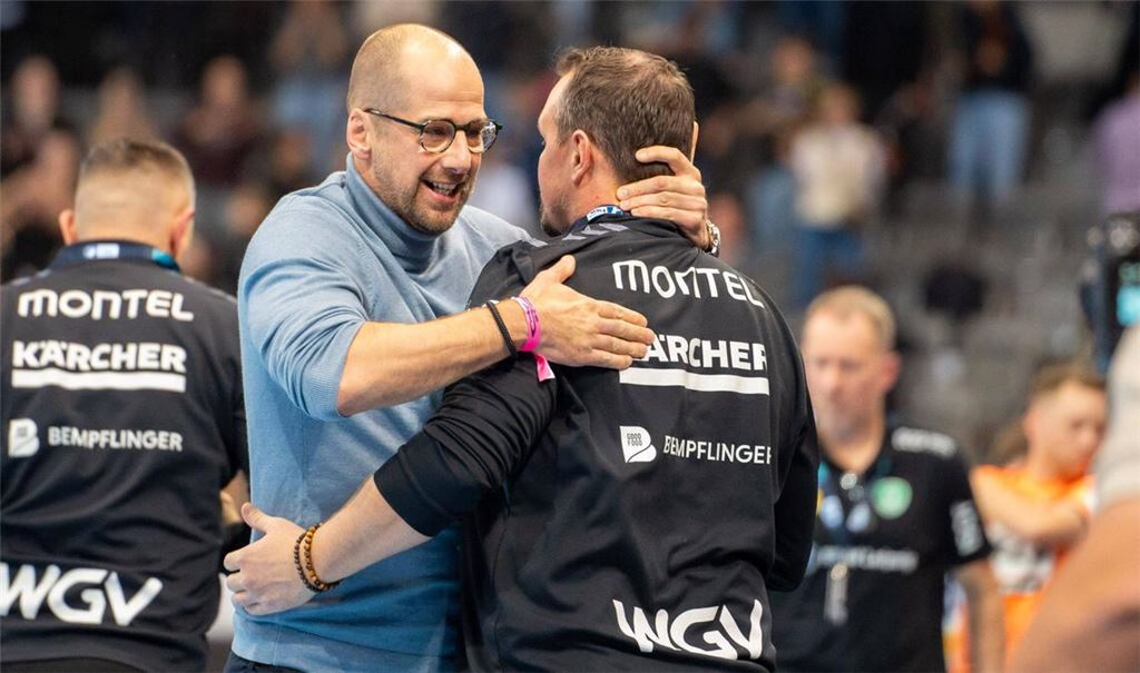 Geschäftsführer Jürgen Schweikardt streicht die positive Entwicklung unter Trainer Misha Kaufmann (re.) heraus.