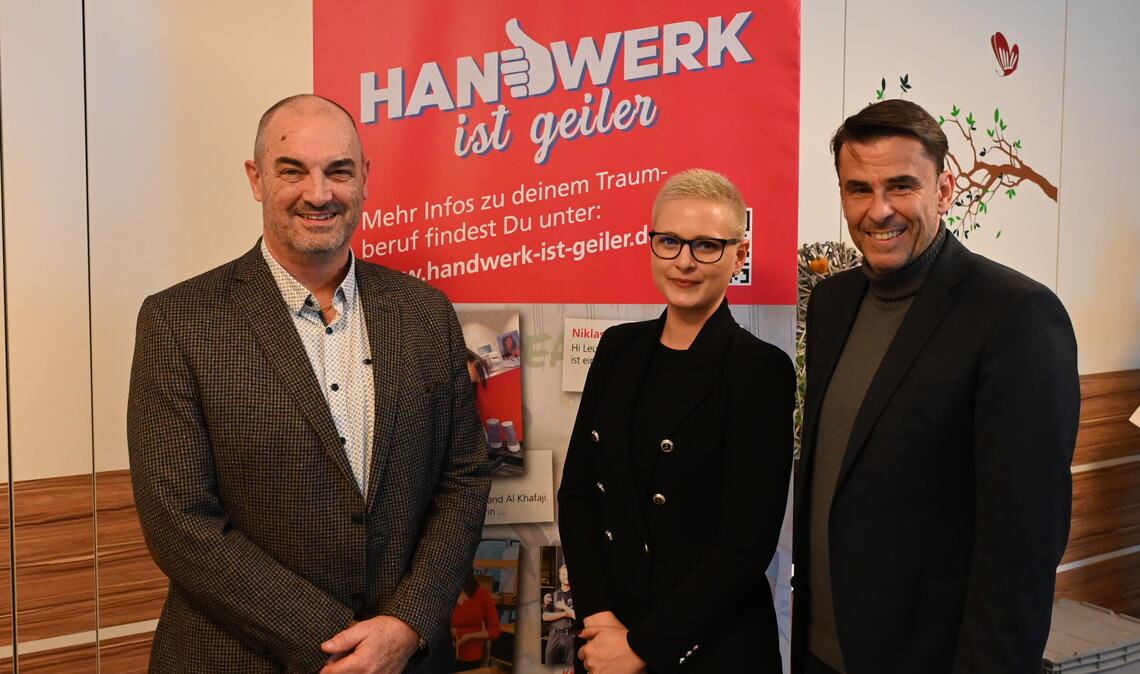 Geschäftsführer Matthias Morlock (li.), Kreishandwerksmeister Frank Herrmann und die stellvertretende Geschäftsführerin Catarina Haberstroh. Foto: Bott