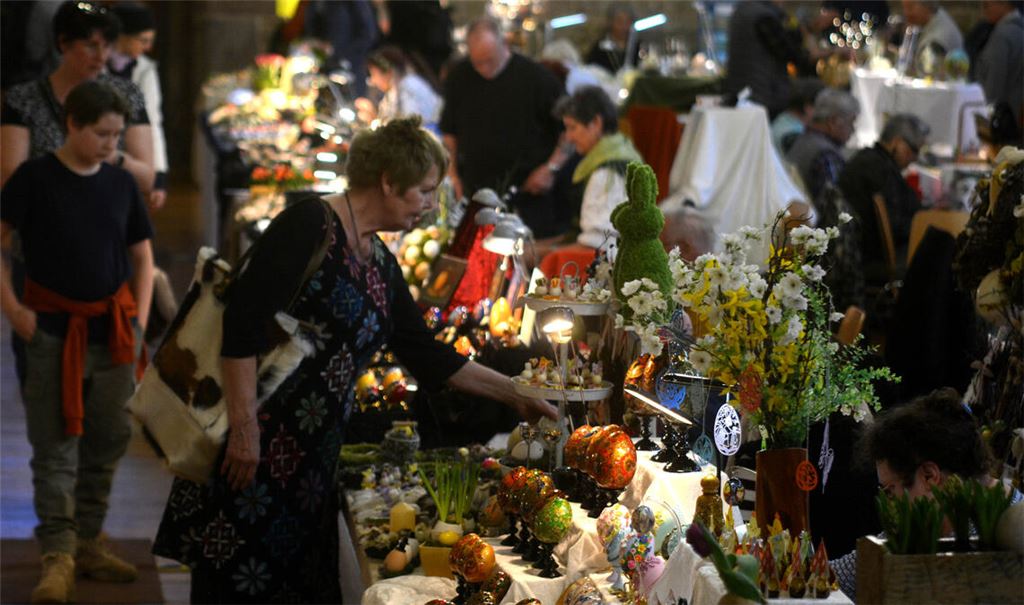 Geschätzte 2000 Besucherinnen und Besucher kommen zum Ostereiermarkt in die Maulbronner Stadthalle. Fotos: Stahlfeld