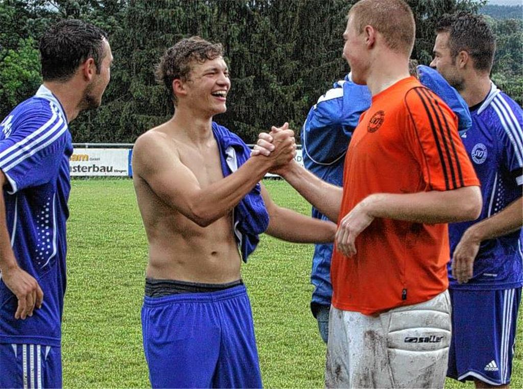 Geschafft! Der SV Illingen will nun mit aller Macht den Aufstieg, da der im kommenden Jahr vermutlich viel schwerer zu erreichen sein wird. Foto: Eigner