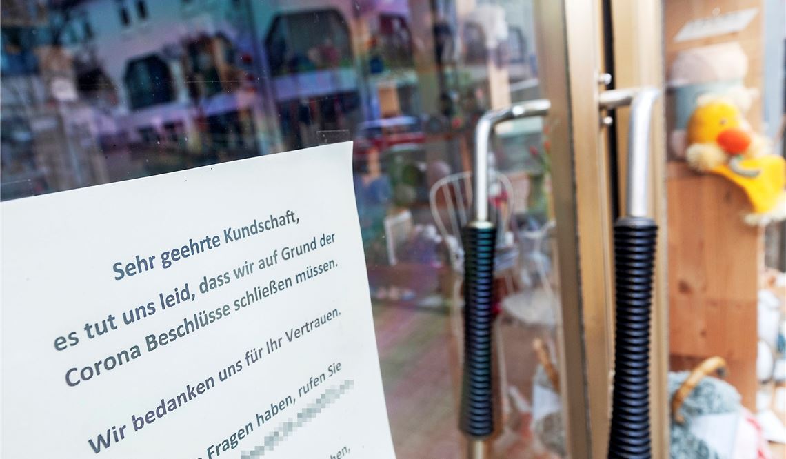 Geschlossene Türen von Einzelhandelsgeschäften: Auch in Mühlacker leiden Betriebe zunehmend unter den Auswirkungen des Corona-bedingten Lockdowns. Foto: Fotomoment