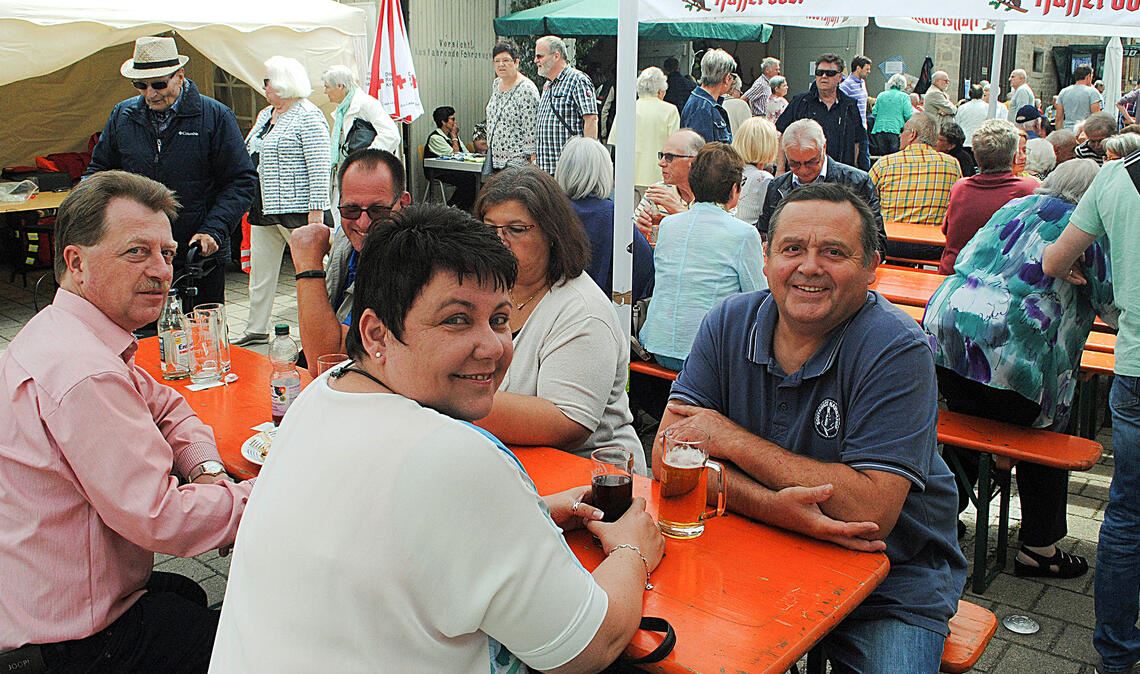 Geselligkeit mit Tradition: Szene vom Illinger Dorf- und Kelterfest. Archivfoto: Stahlfeld