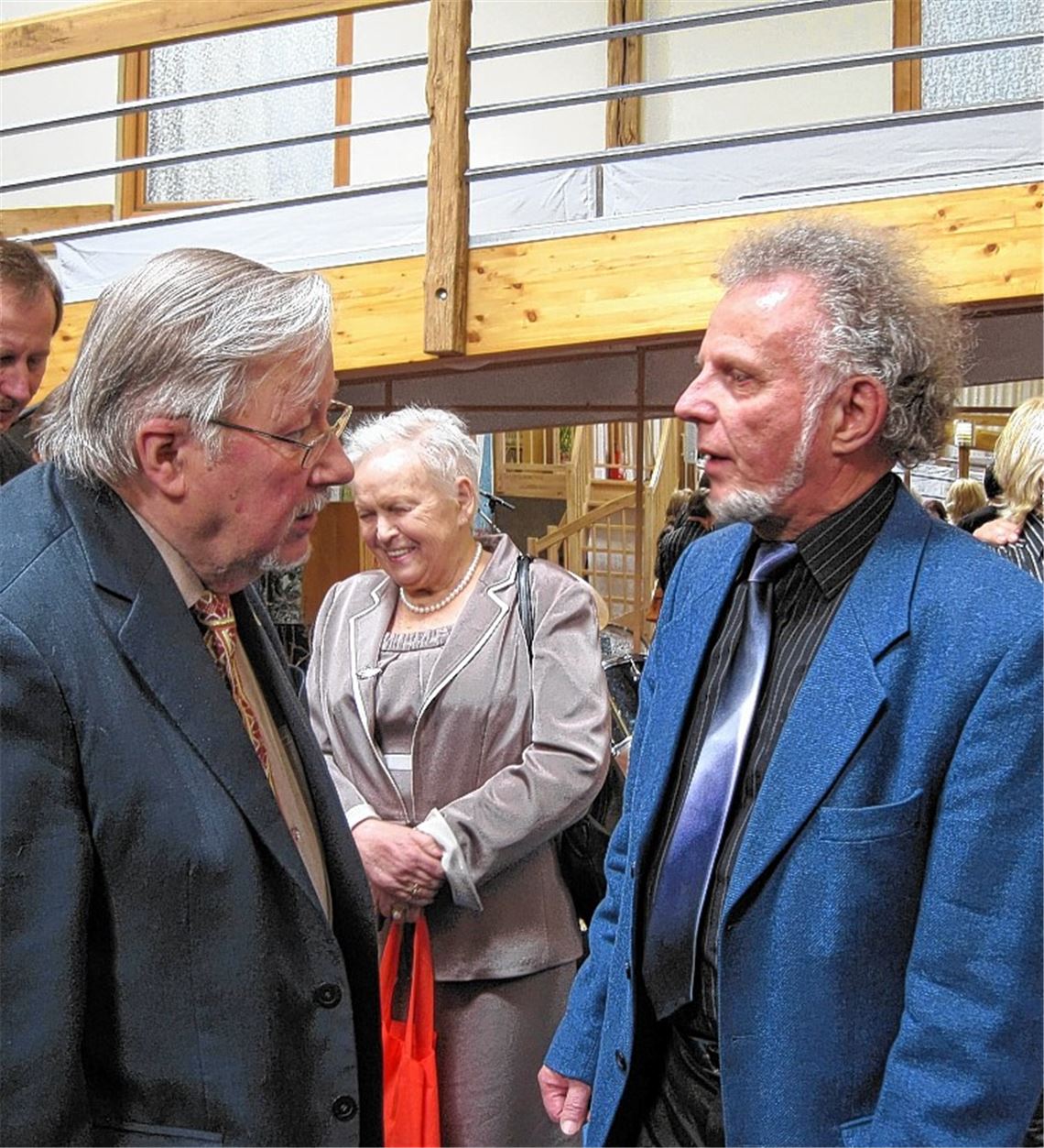 Gespräch am Rande: Heinz Daferner (re.) mit dem ehemaligen Staatsoberhaupt von Litauen, Vytautas Landsbergis.