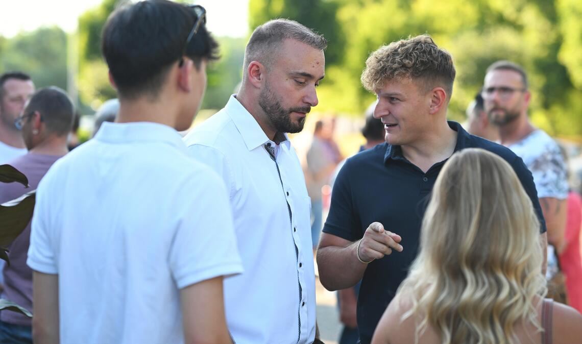 Gesprächsbedarf: Julius Terhorst (re.) hat Matthias Speidel etwas zu sagen. Foto: Schüller