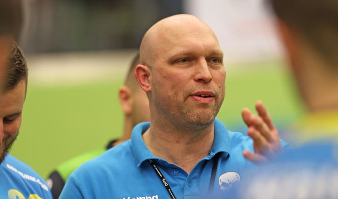 SG-Handballer müssen sich dem Favoriten beugen Gesprächsbedarf hat SG-Trainer Alexander Lipps im schwierigen Spiel.