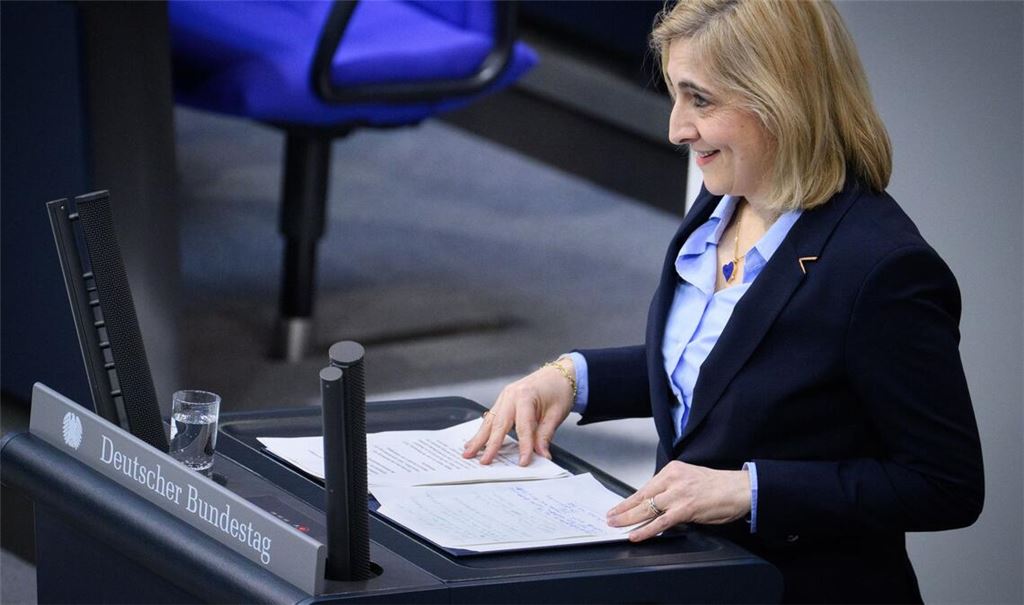 Gesundheitsministerin Nina Warken brachte Änderungen an der Krankenhausreform durch den Bundestag.