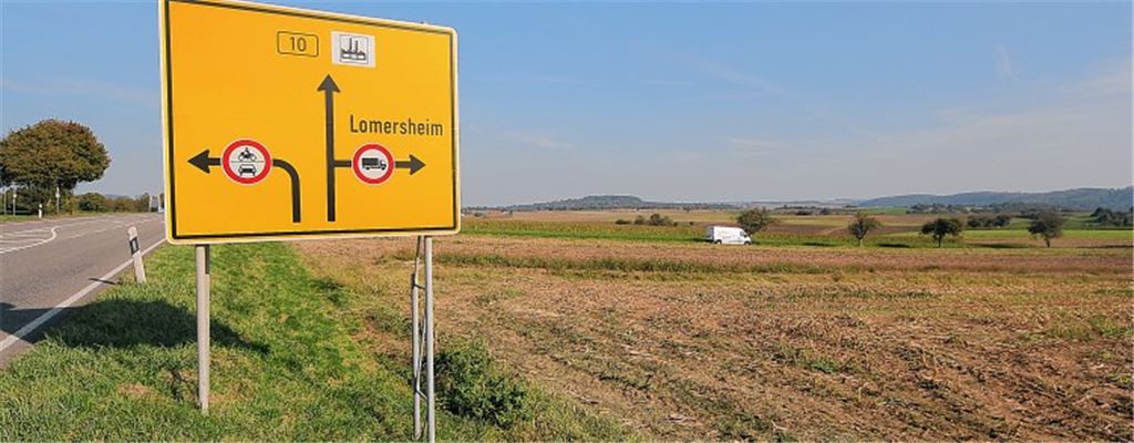 Gewerbe contra Landwirtschaft: Nach dem Entwurf des Teilregionalplans soll die Ansiedlung von Firmen südlich der B10 bei Mühlacker Richtung Lomersheim weiterhin ausgeschlossen bleiben. Foto: Kollros