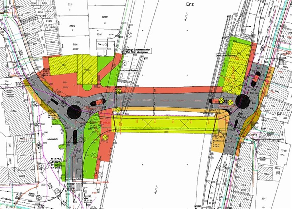 Gewichtiger Grund für einen Neubau: Bei Hochwasser – im Bild oben die Situation am 1. Juni vergangenen Jahres – stößt die Dürrmenzer Enzbrücke regelmäßig an ihre Grenzen. Das Land hat jetzt ein erstes Konzept für die künftige Verkehrsführung vorgestellt. Demnach – siehe Plan unten – wird die neue Herrenwaagbrücke (grau) mit Geh- und Radweg (rot) direkt oberhalb der alten gebaut und über zwei Kreisverkehre angebunden.Archivfoto: Kollros/Plan: Regierungspräsidium Karlsruhe